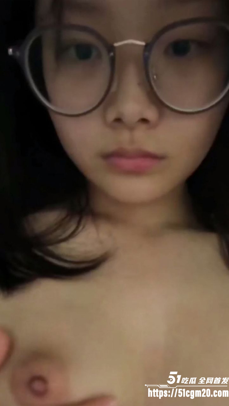 贵阳反差婊 罗依玲 异地恋自慰勾引男友 主动口交无套骑乘榨精 上床秒变贱母狗