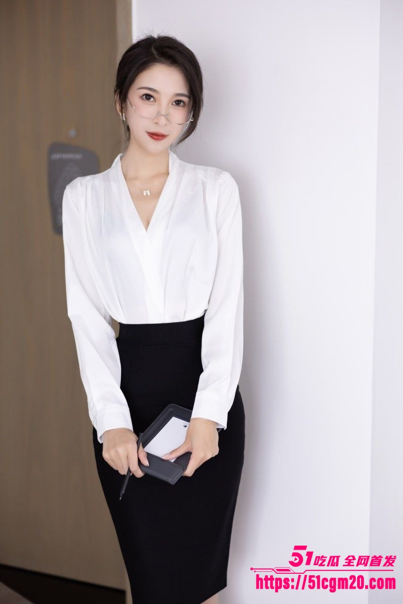 人气女神 林乐一 稀有裸舞视频 宛如雕塑般精致的体态 自由而放纵的裸体律动！