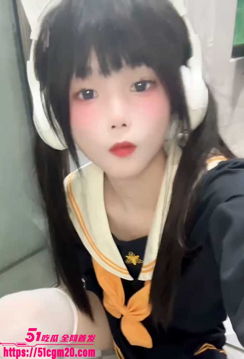 超美萝莉男娘 糖宝 撸动肉棒玩自慰 卡哇伊脸蛋配上粗壮阳具 淫的不可思议！