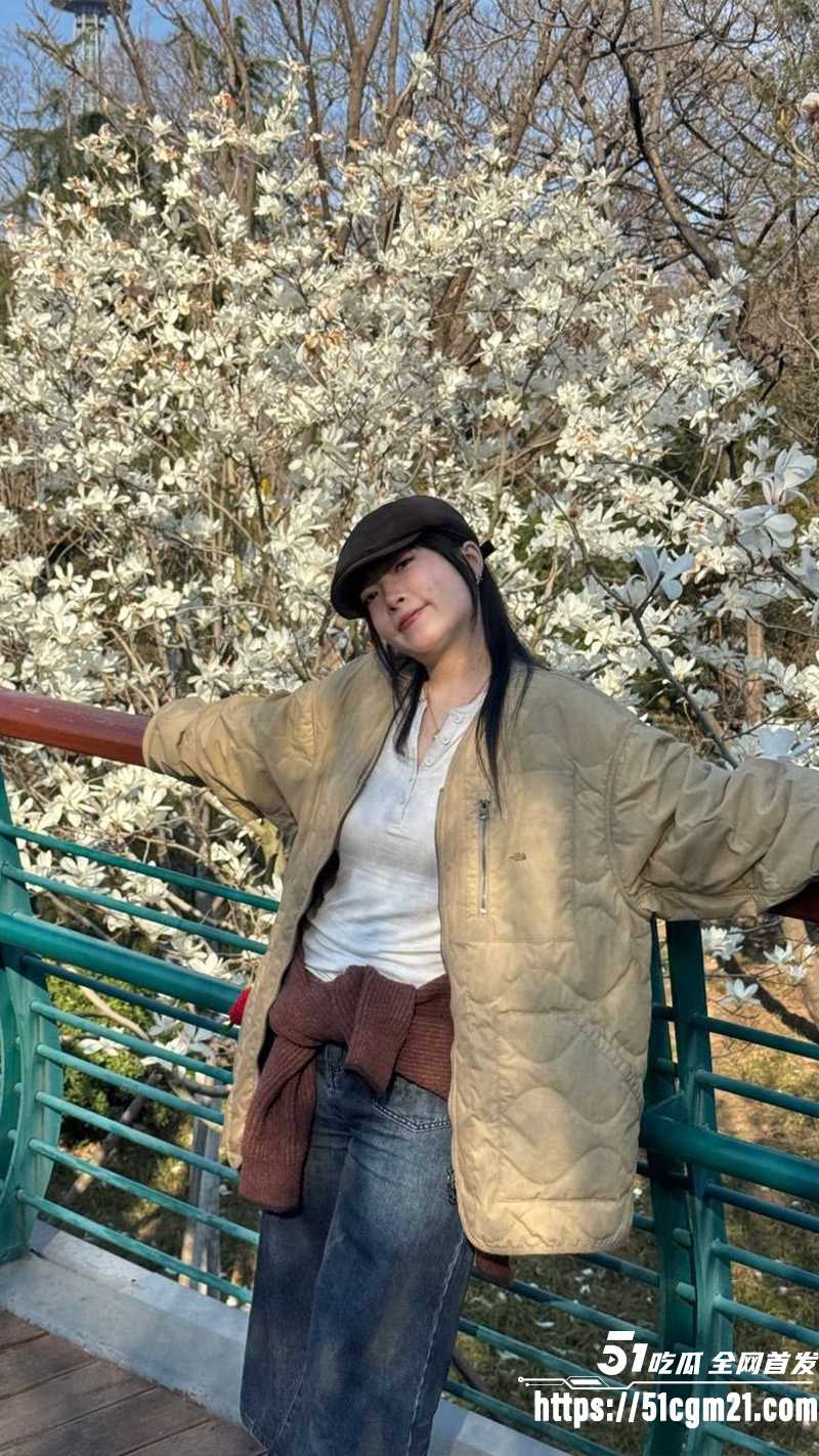 顶级反差婊 裸睡被大屌强行入宫 嫩穴大开身体狂颤 叫床声超级淫荡