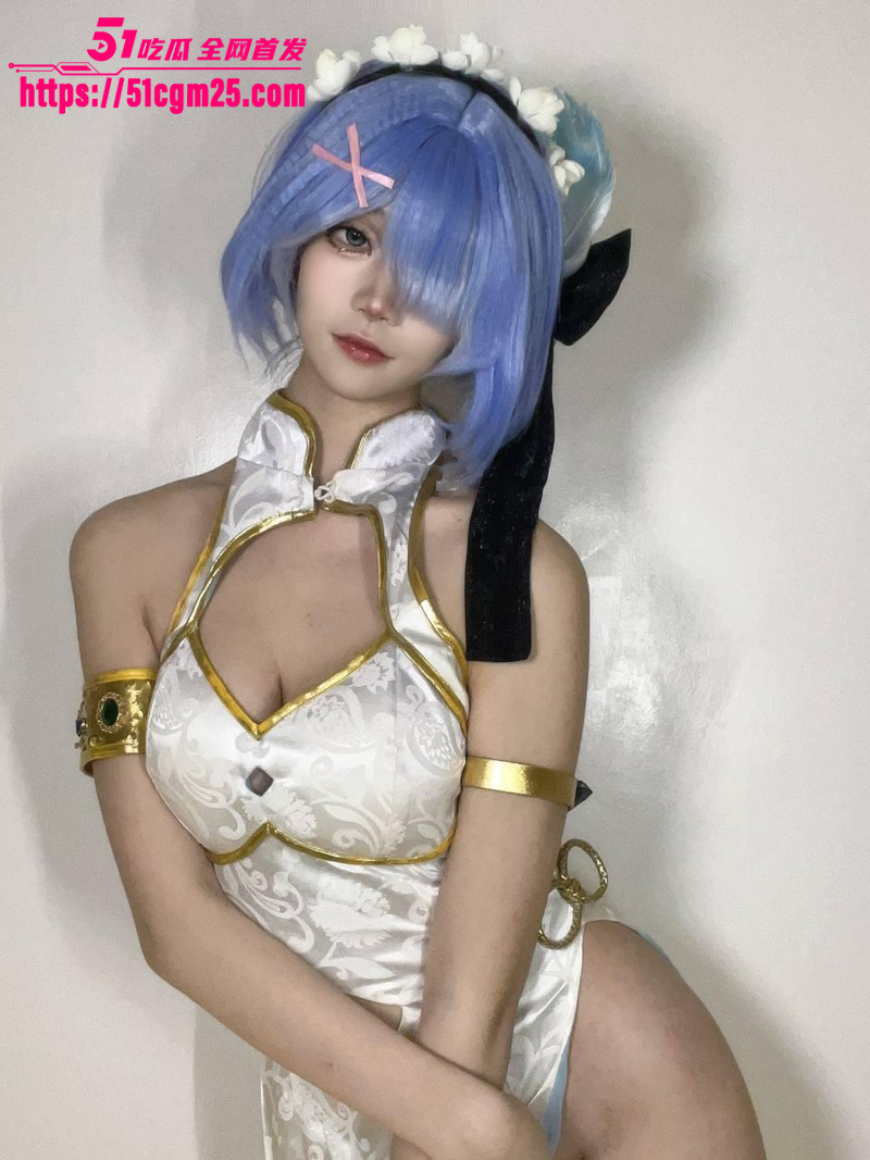 Cosplay圈情侣重磅泄露事件 白嫩女大沦为男友泄欲玩物 身穿制服各种姿势蹂躏爆操