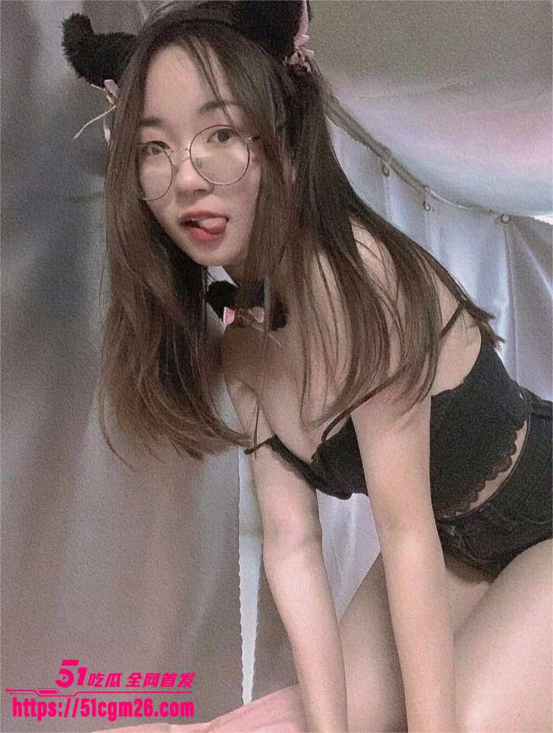 清纯学生妹酒店约炮视频 猫耳制服自慰挑逗 掰开蜜穴后入打桩 反差感直接拉到顶