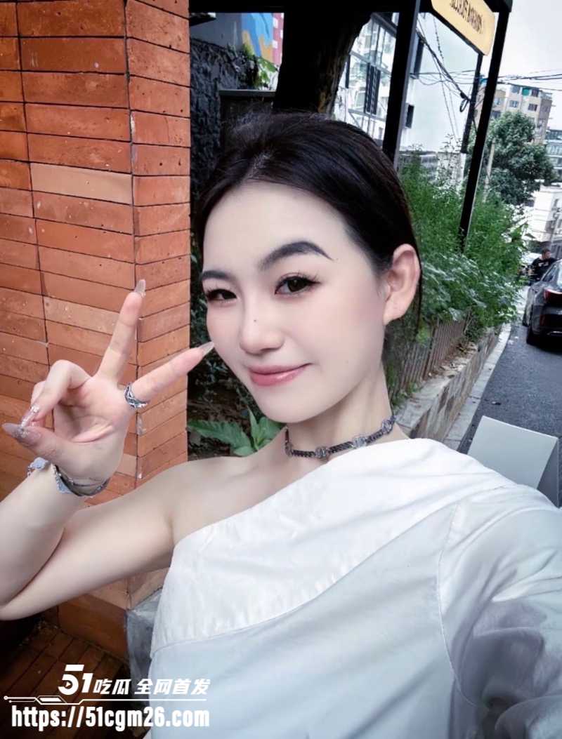 青岛高颜值女大 黄雲溪 被金主包养调教 露脸口交乳交肉棒 反差骚货床上浪态尽显