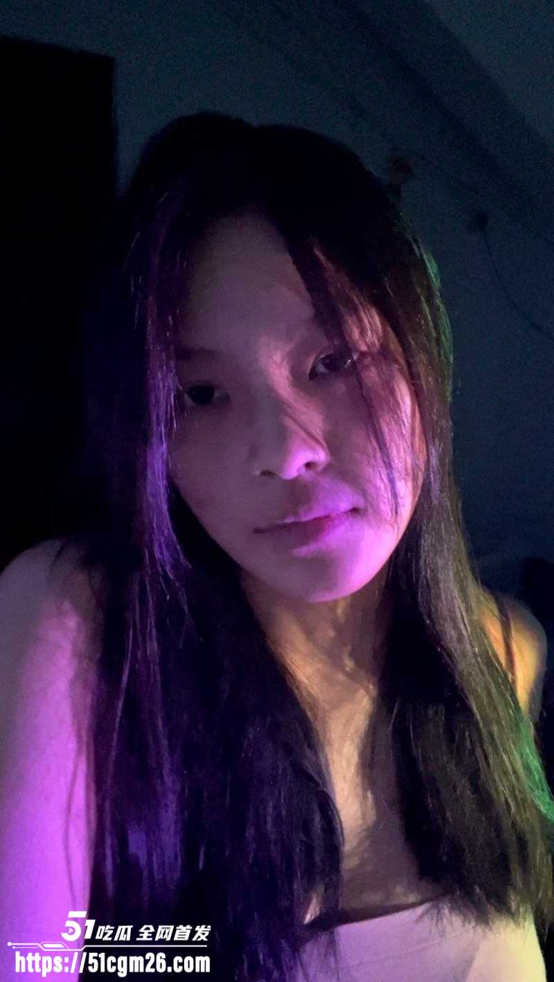 福建高颜值人妻 刘美烨 老公出差偷养小鲜肉 撅蜜桃臀开房主动挨操