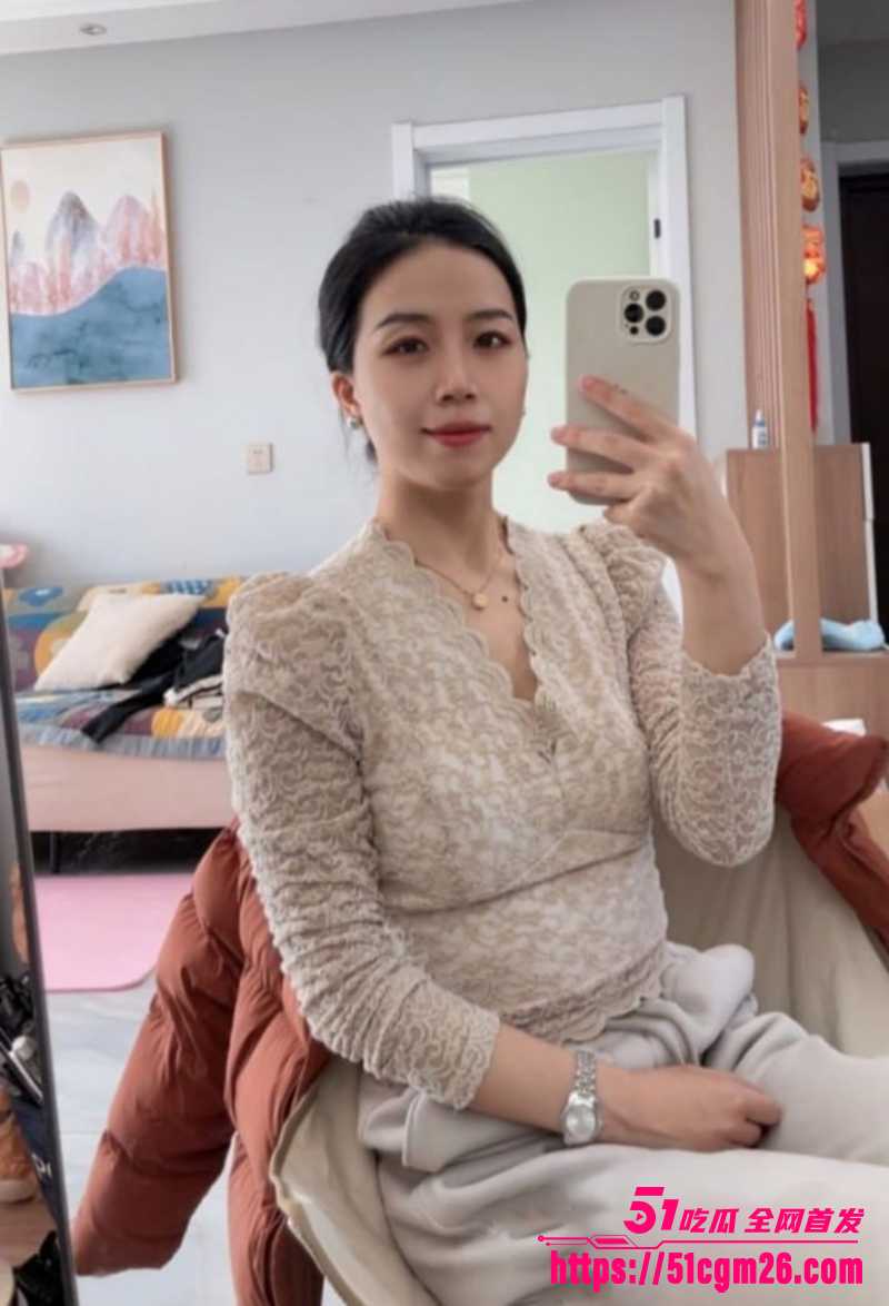广东端庄少妇 李春雨 瞒着老公约炮 从主动跪舔到红绳绑缚 母狗属性全开