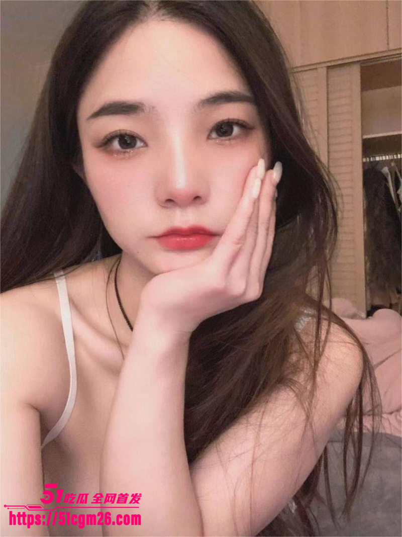 校花级女神遭金主调教 肥臀巨乳诱惑撩人 无套狂插各种蹂躏骚到骨子里