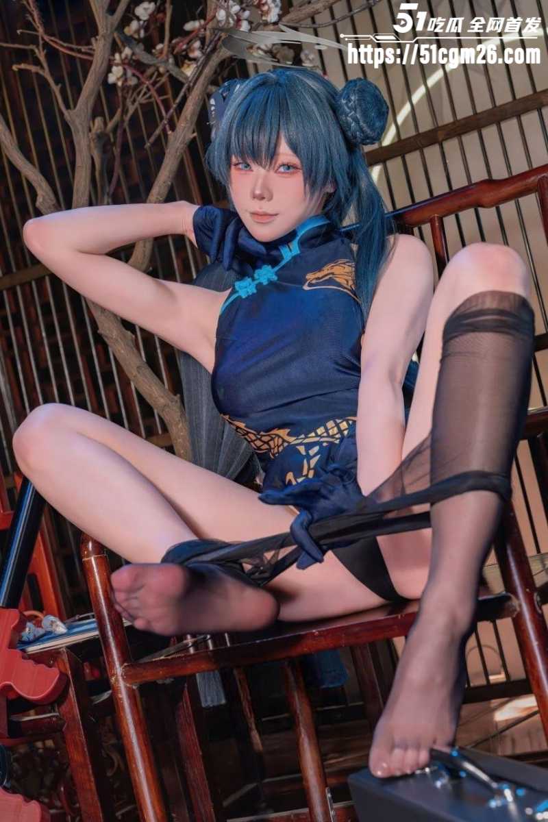 福利姬 咬一口兔娘 COS龙华妃咲写真私拍 黑丝旗袍肉欲爆棚 搔首弄姿让人沉迷