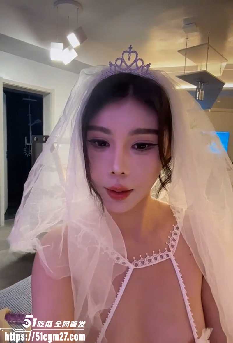 超美女神 ZA 化身新娘玩自慰直播 手持炮机对准粉穴 狂轰抽插