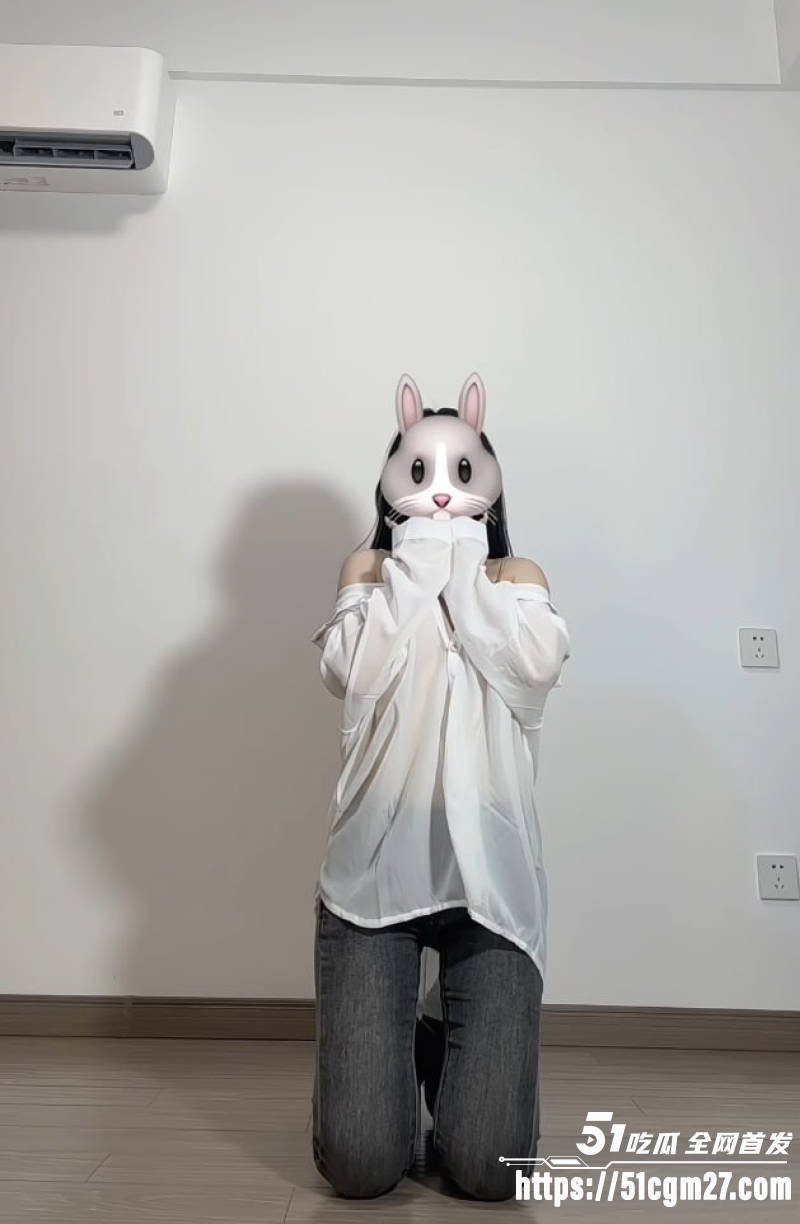 推特西西团队裸舞女神 蚊子 专业裸舞牛仔裤换装 骚浪扭臀炸翻全场！