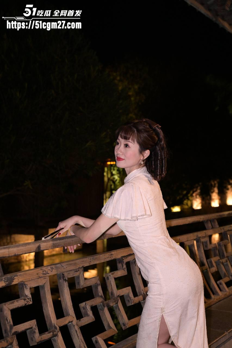 山东离异空姐约炮私拍 口交诱人眼神挑逗 撅臀挨操沦为肉便器