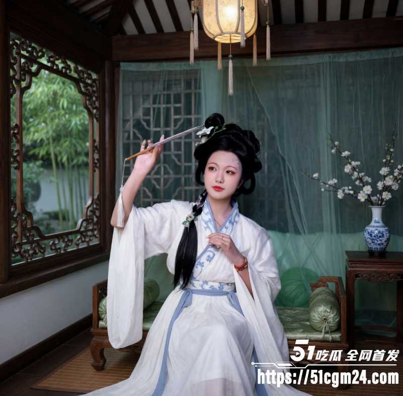 西安高颜反差婊 加微撩骚被拿下 开房奔放口交吞精 回家自拍自慰露脸视频