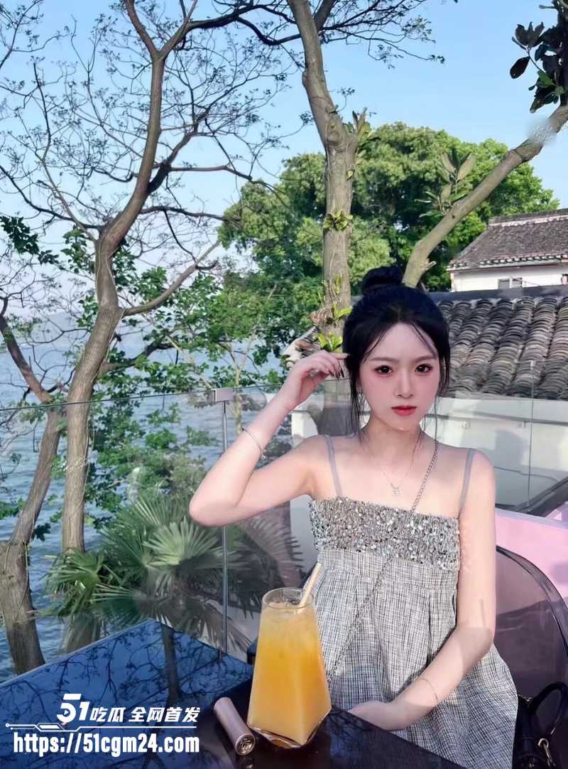 浙江颜值嫩妹 徐丽丽 性爱私拍 被金主各种调教稚嫩酮体 口交后入享受性爱高潮