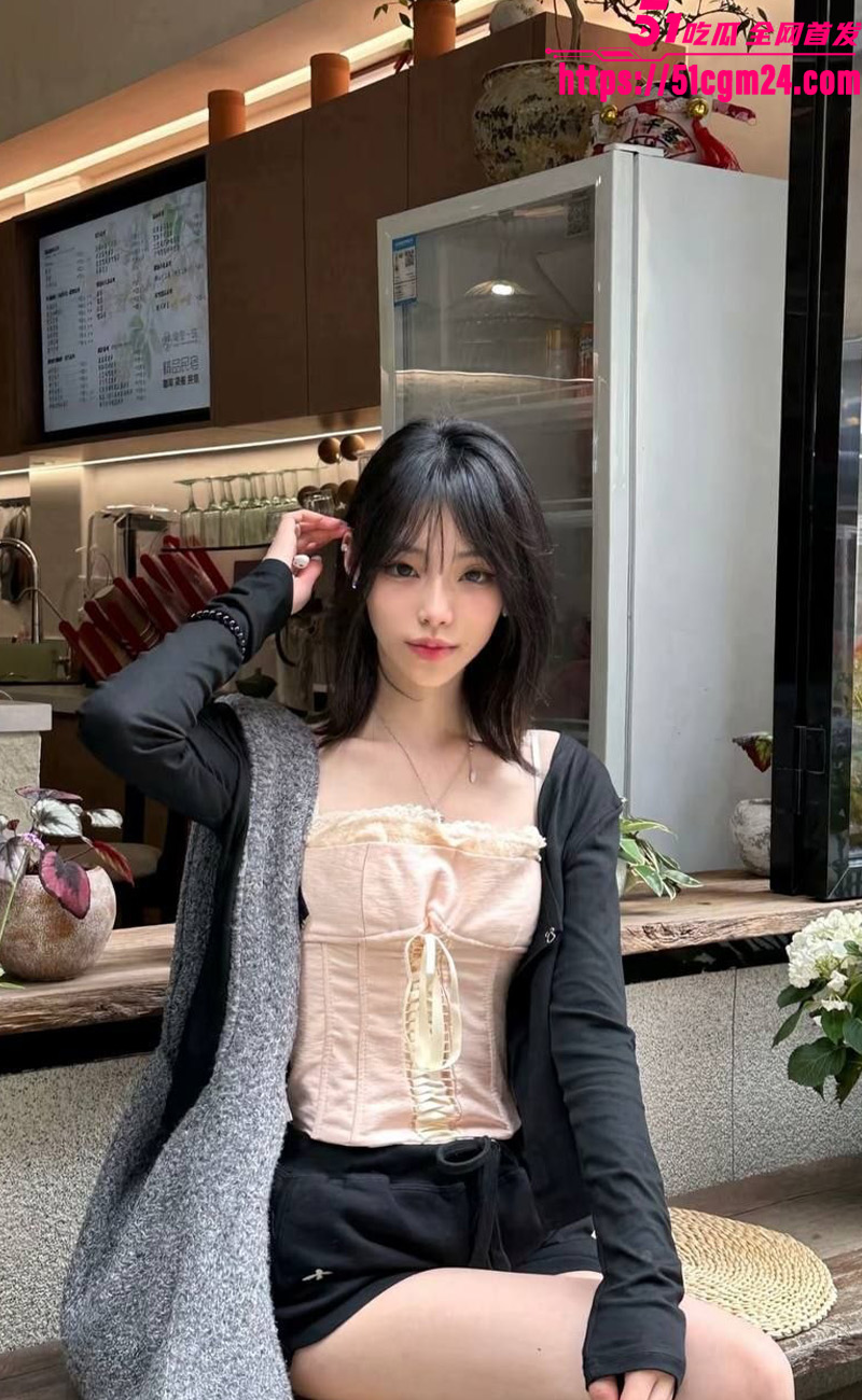 辽宁工业大学艺术生 林子雯 高颜值长腿美女 抵不住男友大屌诱惑 扭动骚驱狂榨精
