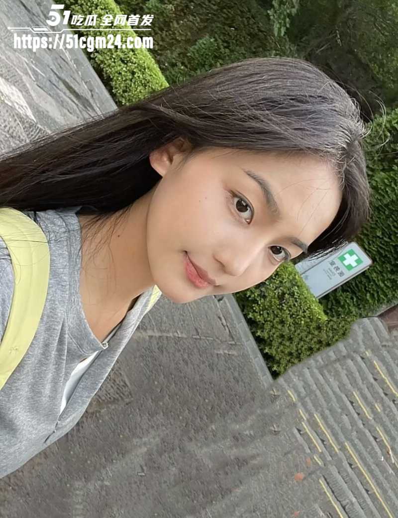 高颜值清纯甜妹 陆炘彤 被富二代包养 白虎嫩逼夹得超级紧 颜射涂满精液