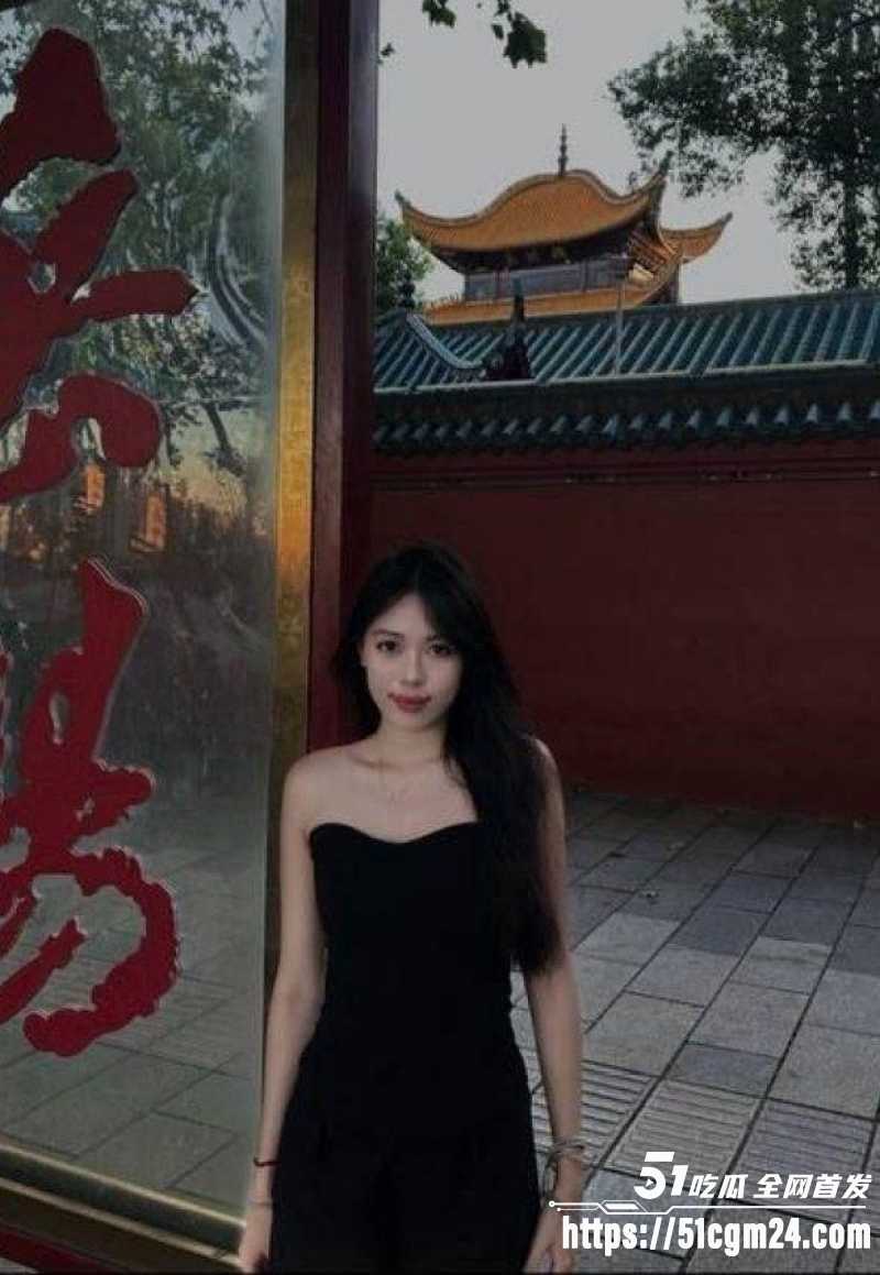 江西情侣性爱视频曝光 女生身材极品爱口爆颜射 男友叫按摩师抠逼助兴太骚！