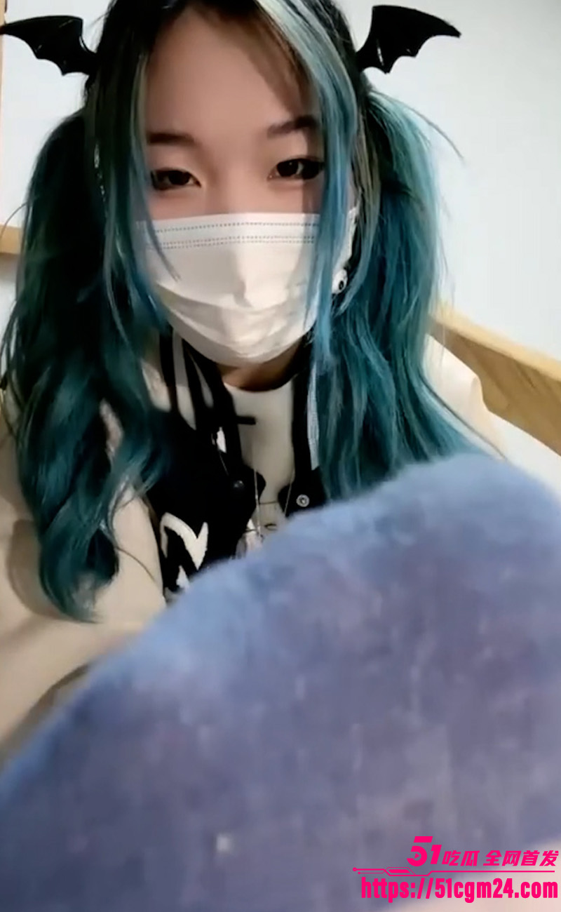 恶魔妹妹 芃芃大人 淫语疯狂挑逗哥哥 手举内裤美足诱人 极致榨精要人老命