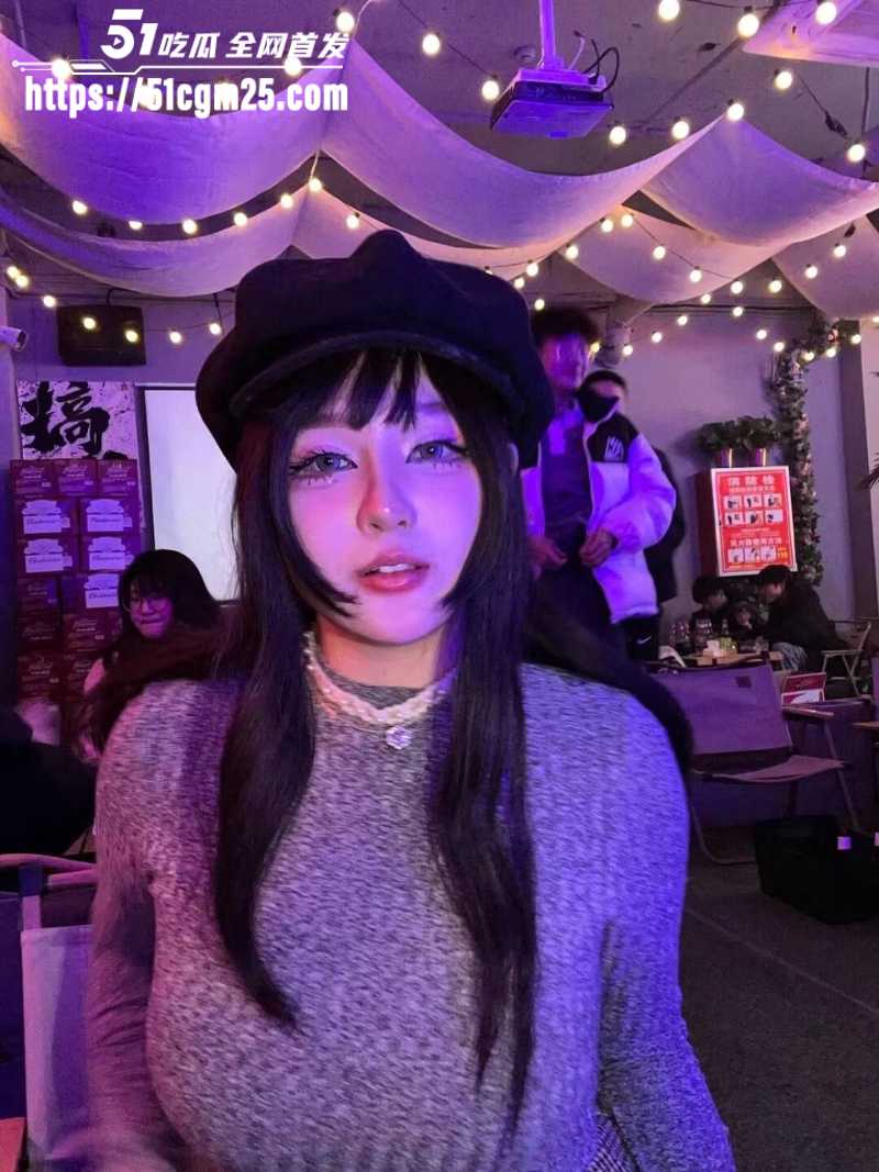 抖音微胖小网红 奶姐 和金主约炮 黑丝淫足小巧可爱 身材丰满却不失紧致