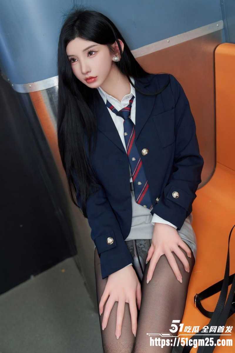 秀人网人气模特 周于希 心愿旅拍 独自乘坐地铁露胸揉奶搔首弄姿诱惑爆表