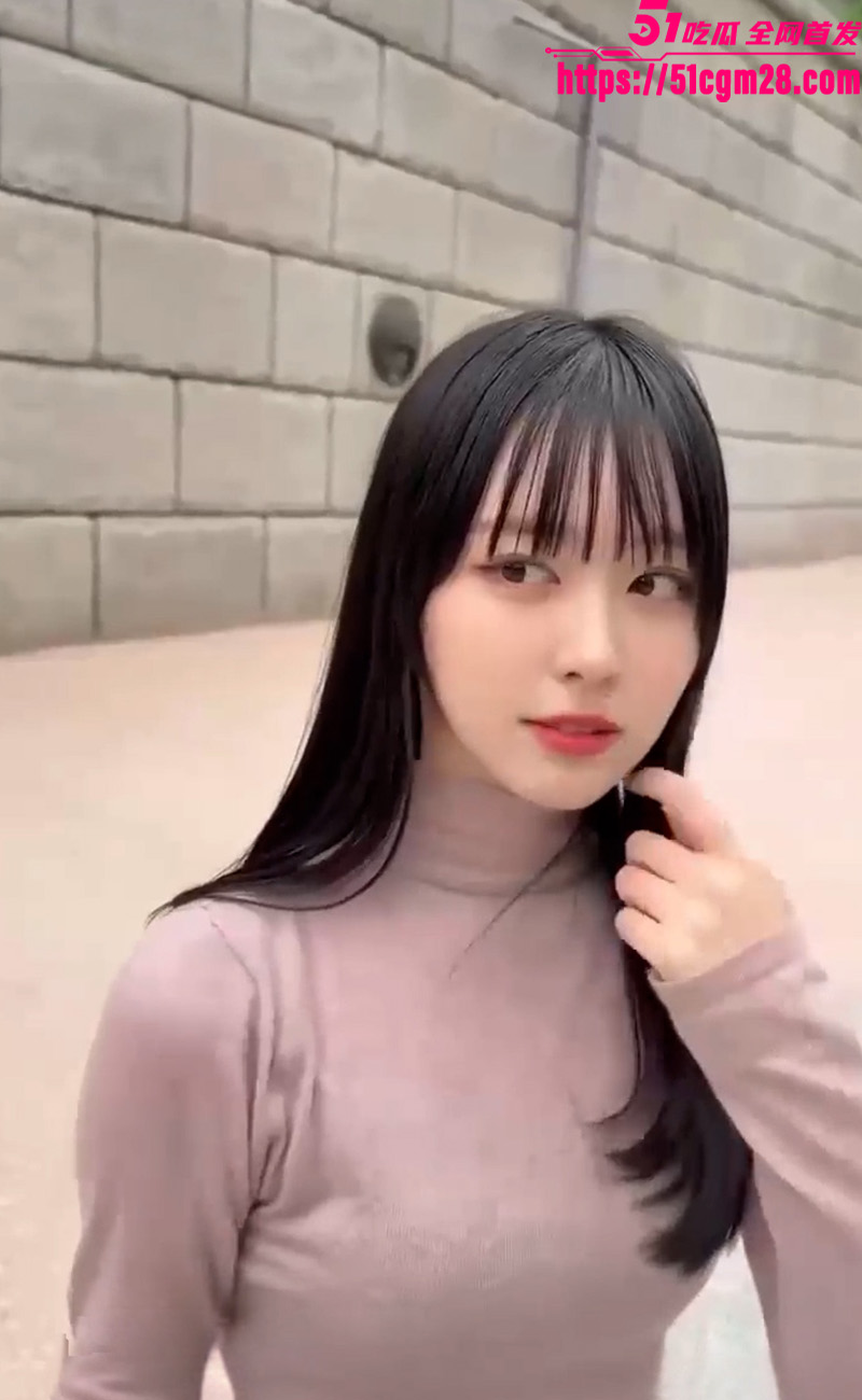 外网绝美小网红 知性仙女姐姐 被男友种满草莓掐脖猛操 一字马骚穴狂插到颤！