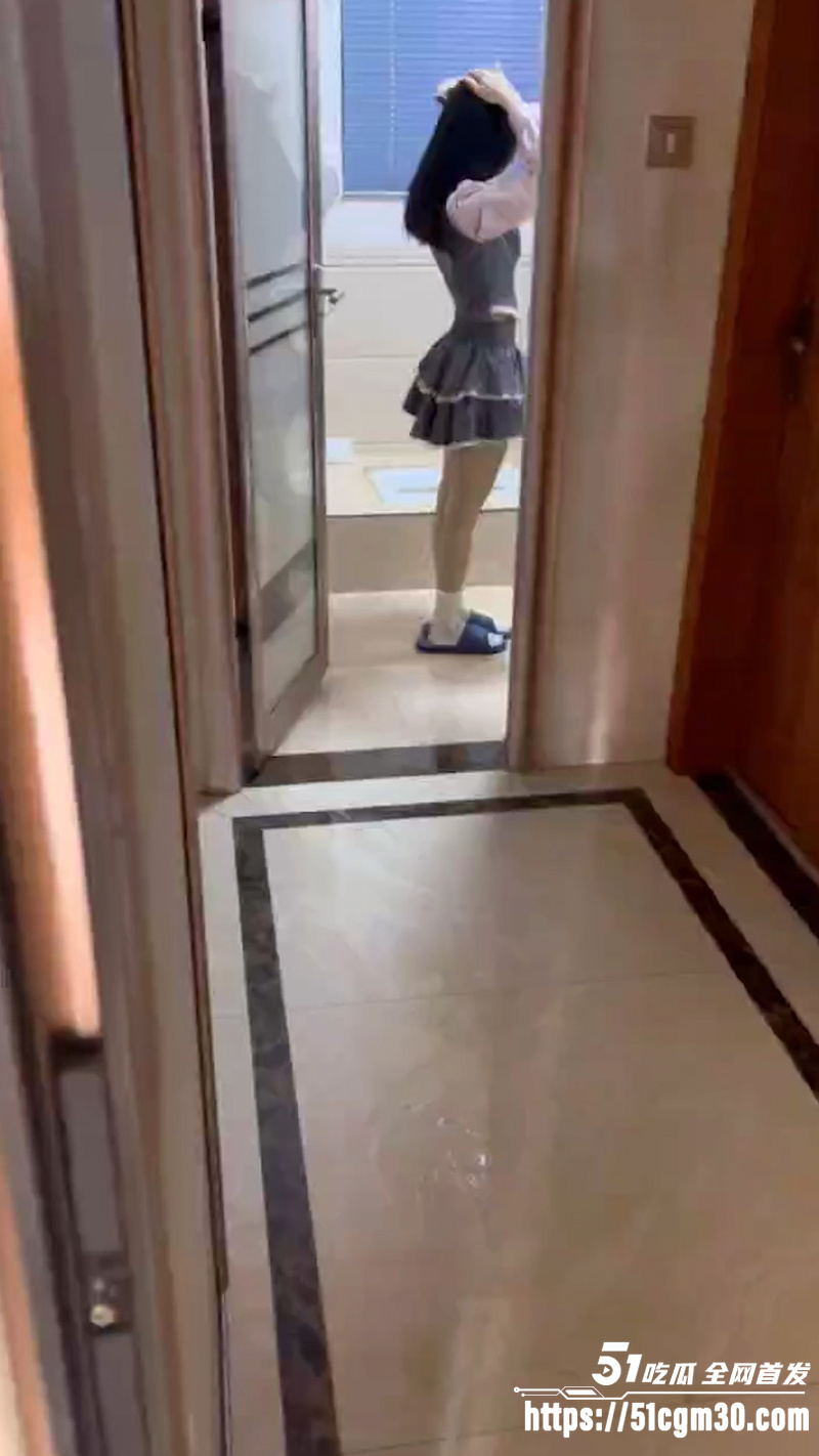 约炮大神 清清学长 在万达厕所操翻JK嫩妹 口交后入秒变浪女 刺激度爆棚！
