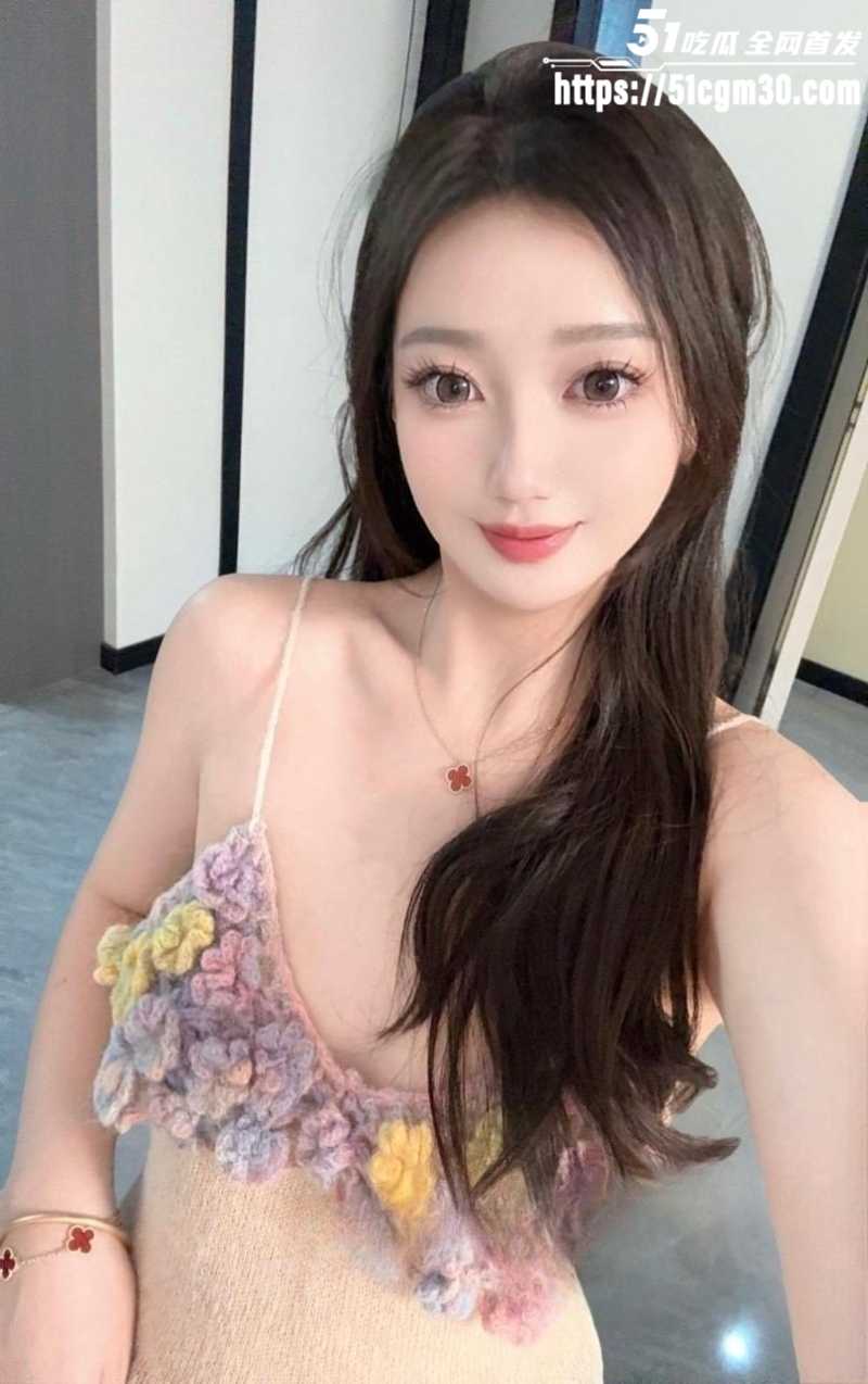 高颜值小网红被大连银行领导包养狂操 身着黑丝吊带露脸口交做爱视频全网疯传