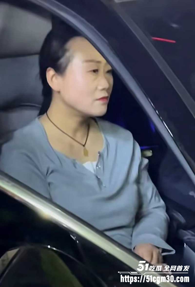 甘肃陇西抓小三完整版 大叔玩偷情遭百人围观 正妻和儿子当场崩溃