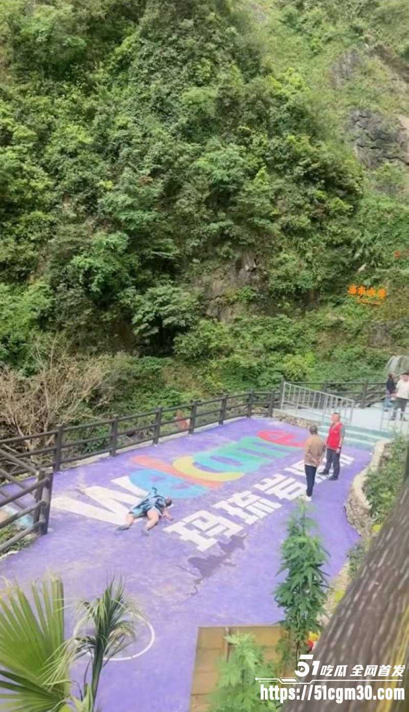 四川玛流岩瀑布 3