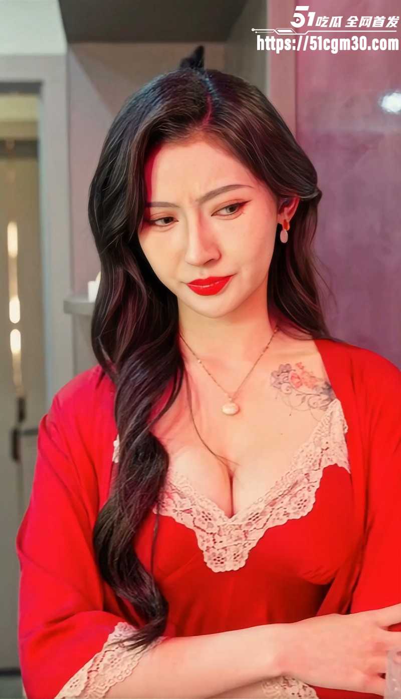 擦边短剧《一朵脆弱的玫瑰》未婚夫被唤醒淫欲 情急之前竟选择找丈母娘发泄欲火！