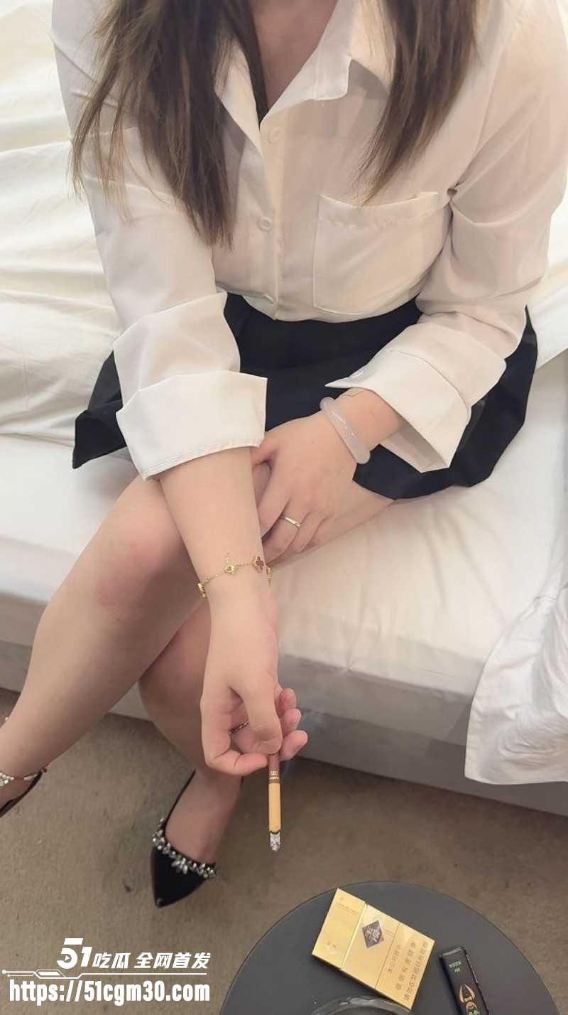 奶子即正义重金拿下18岁巨乳台球助教02