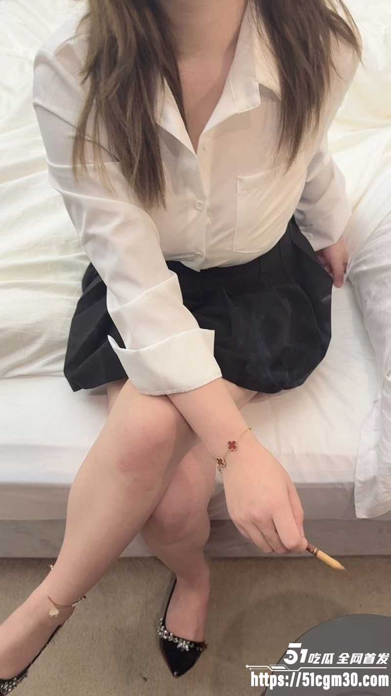 奶子即正义重金拿下18岁巨乳台球助教03