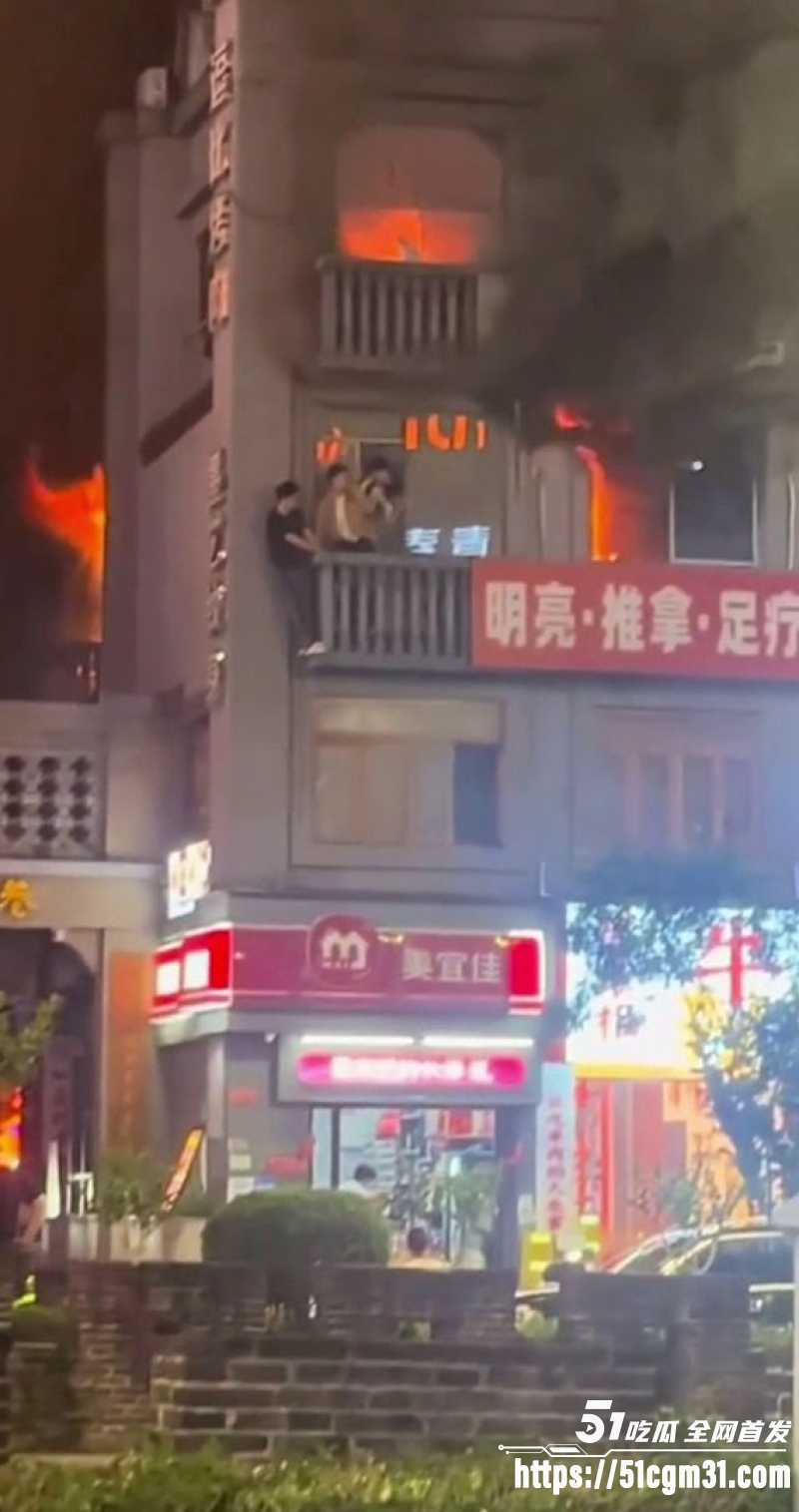 长沙黄兴足疗店着火 5