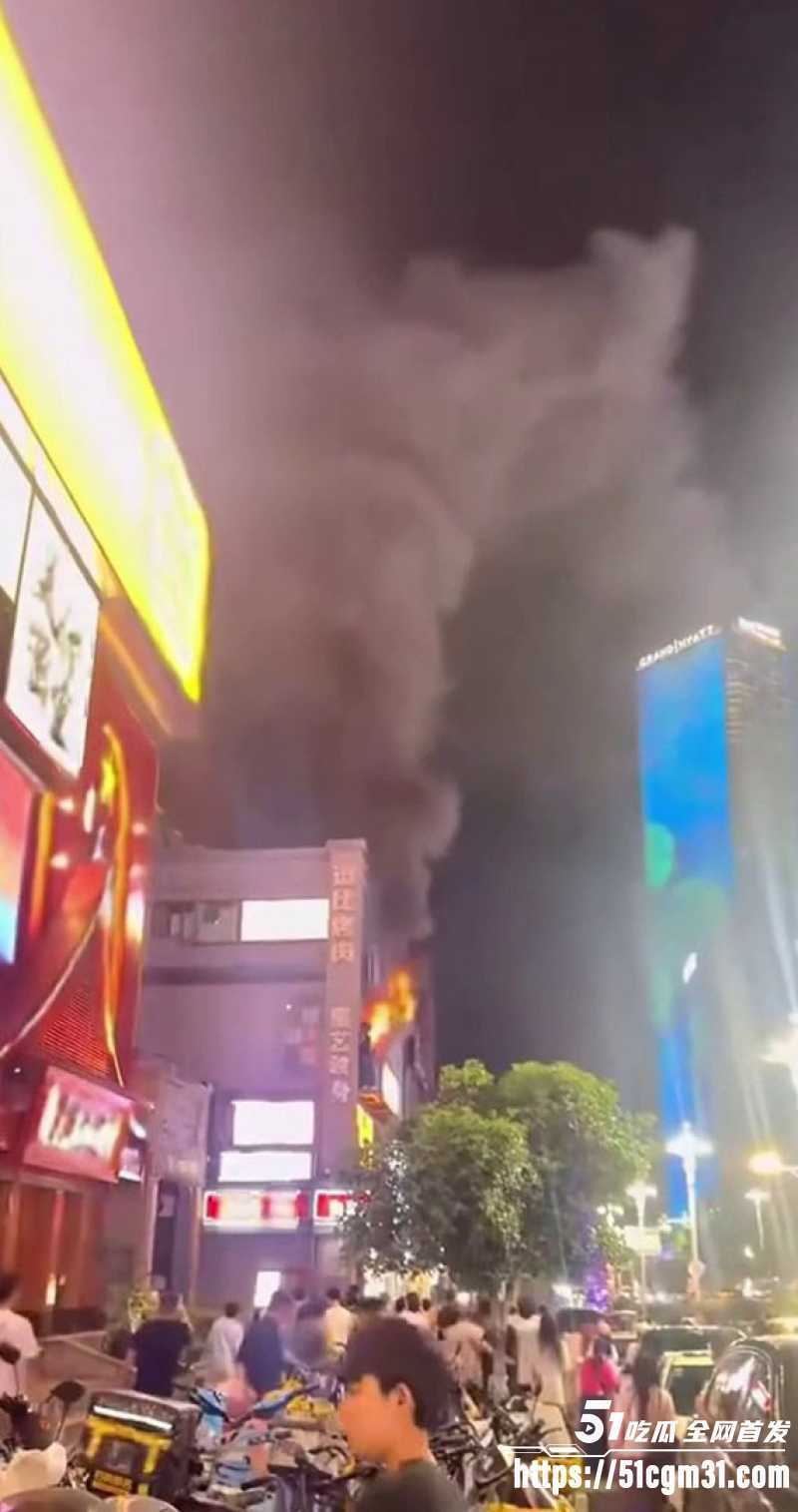 长沙黄兴足疗店着火 6