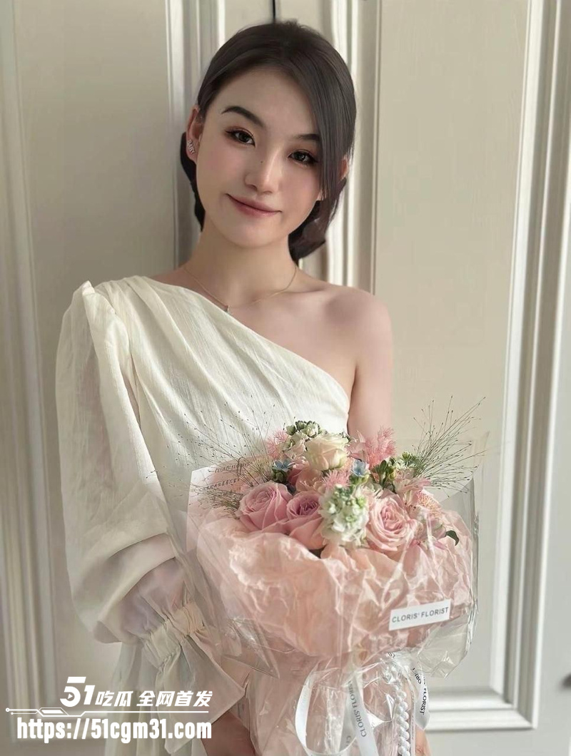 广东已婚少妇 约炮视频 发情浪穴被羞辱调教 口交舔足释放性瘾 尽显骚浪本色！