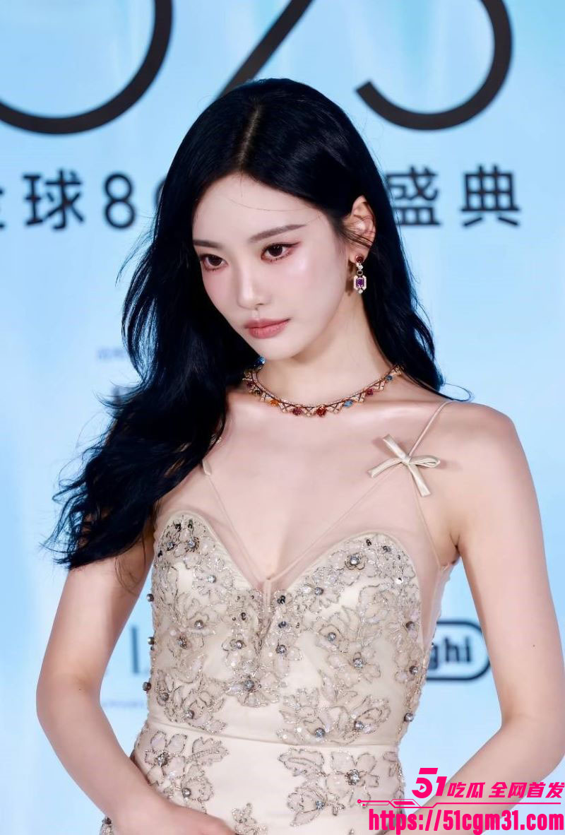 韩国巨星Lisa与中国歌手宁艺卓同场狂嗨 4