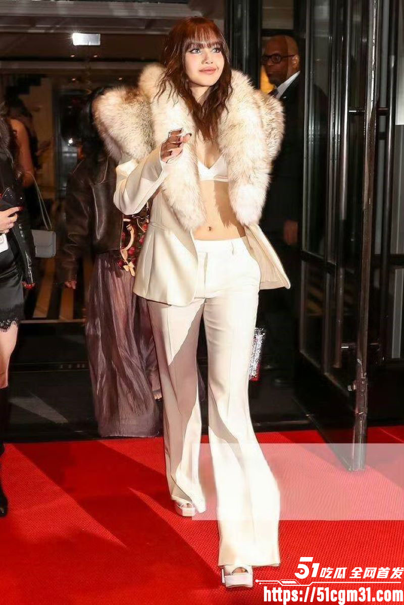 韩国巨星Lisa与中国歌手宁艺卓同场狂嗨 10