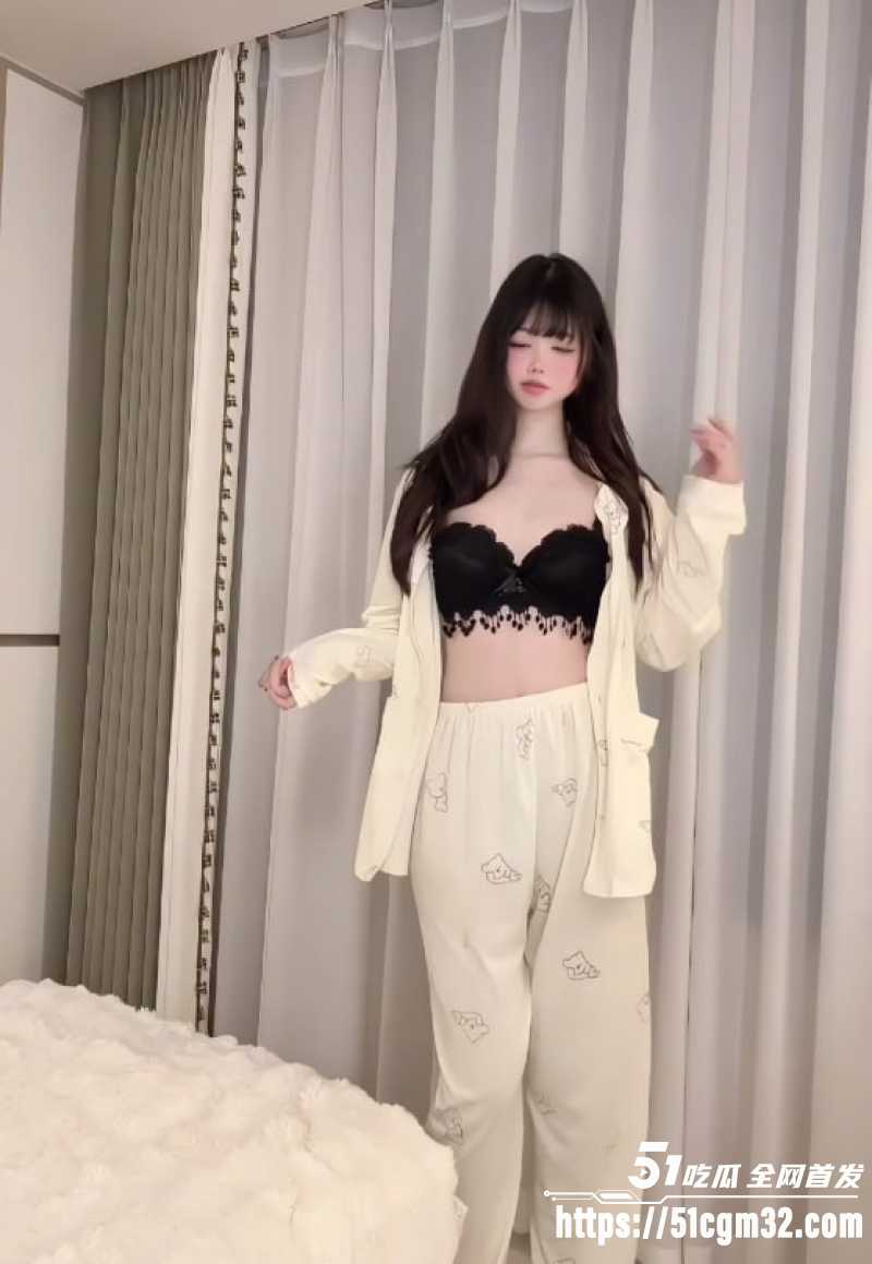 快手肉感嫩妹不吃肉卷嘛 2