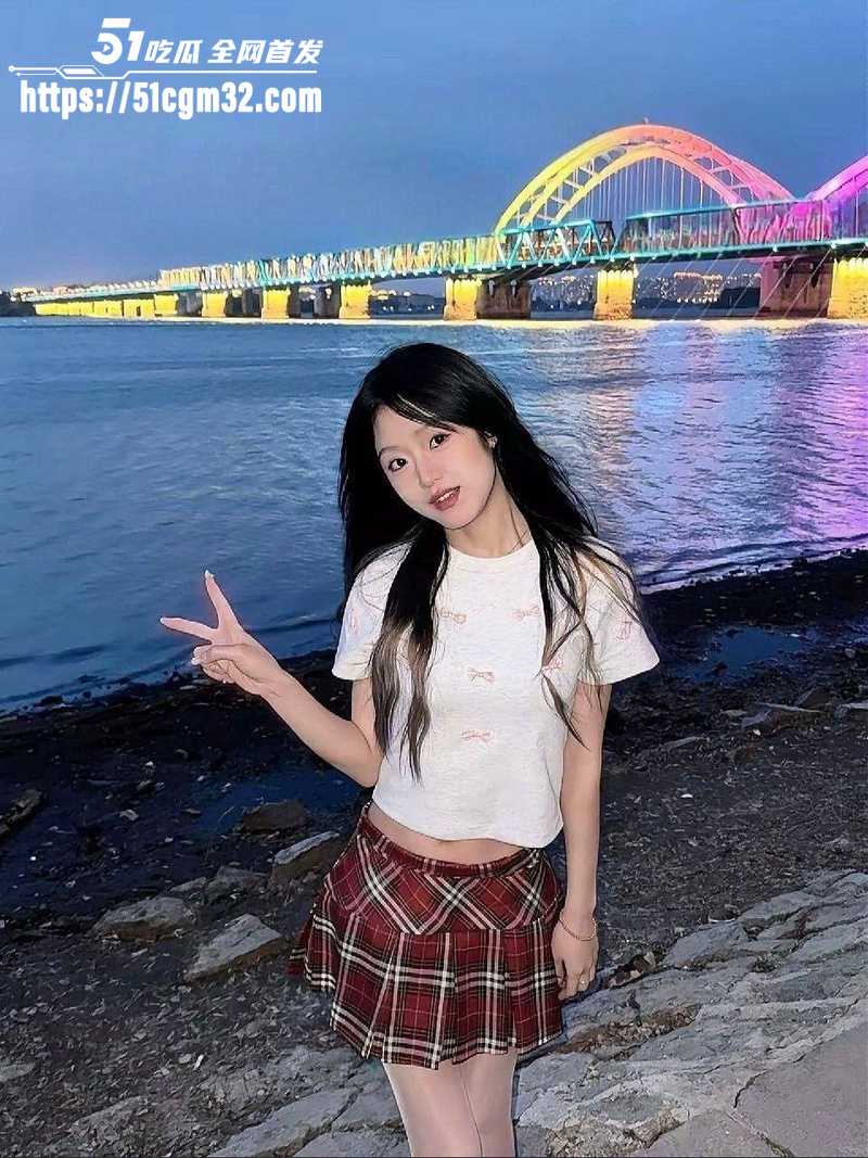 山东大学女学霸 爱玩3p的抖M母狗 毒龙口爆样样精通 被无套爆操到情迷意乱！
