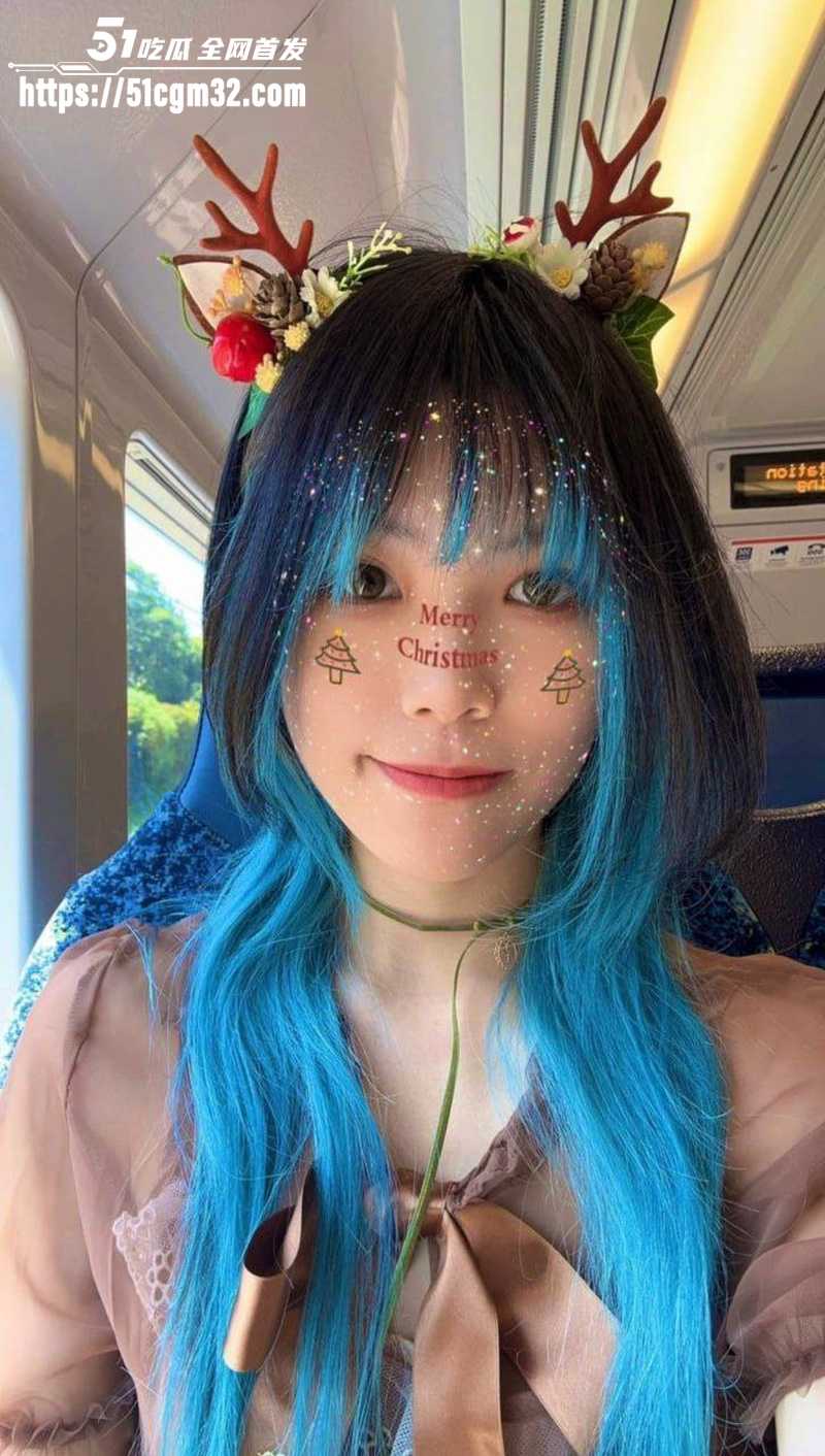 骚货女大学生 私拍合集 户外全裸露出 口爆尿浴花活百出 骑乘做爱全程露脸堪称精品！
