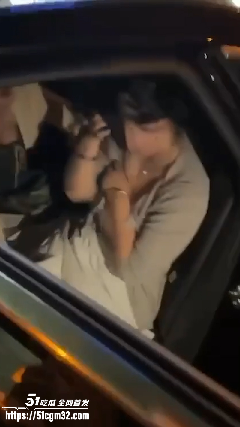老公开原配的车载小三出行 被原配马路堵死当场抓奸 5