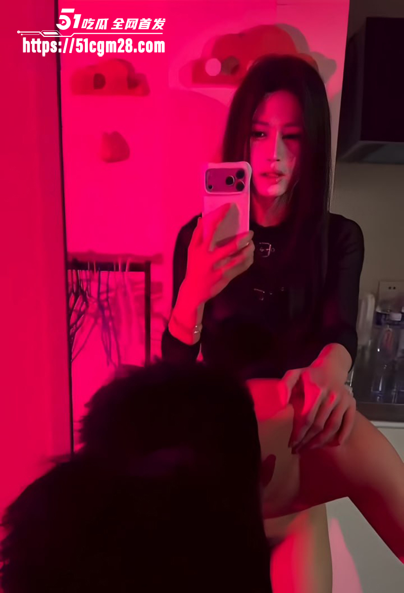 绝美伪娘沈桃桃约操健壮体育生自拍流出5拷贝