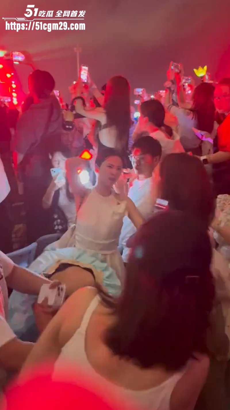 权志龙澳门音乐节台下炸锅 4