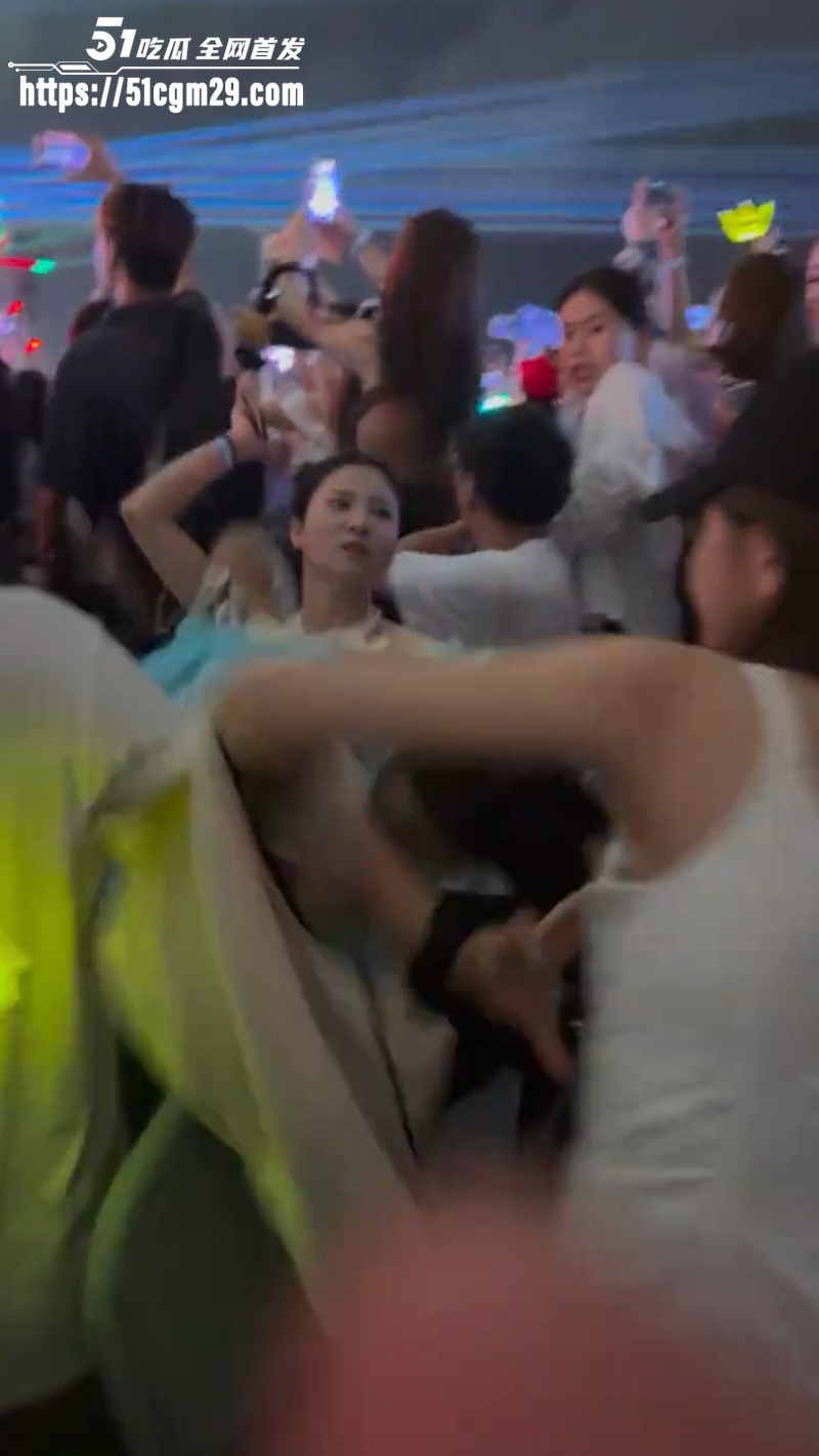权志龙澳门音乐节台下炸锅 3