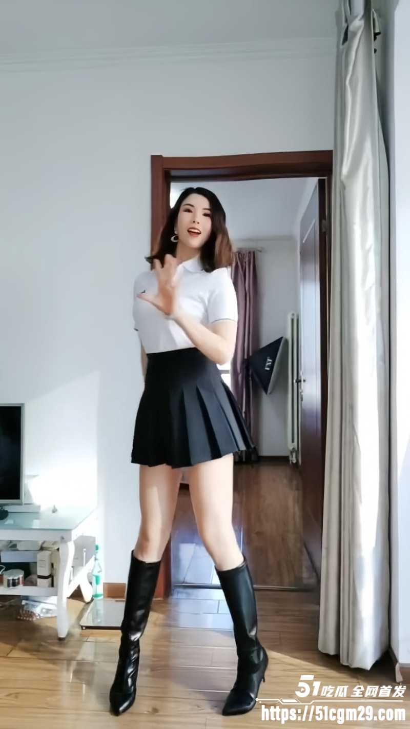 熟女淫妇漏奶掰逼2