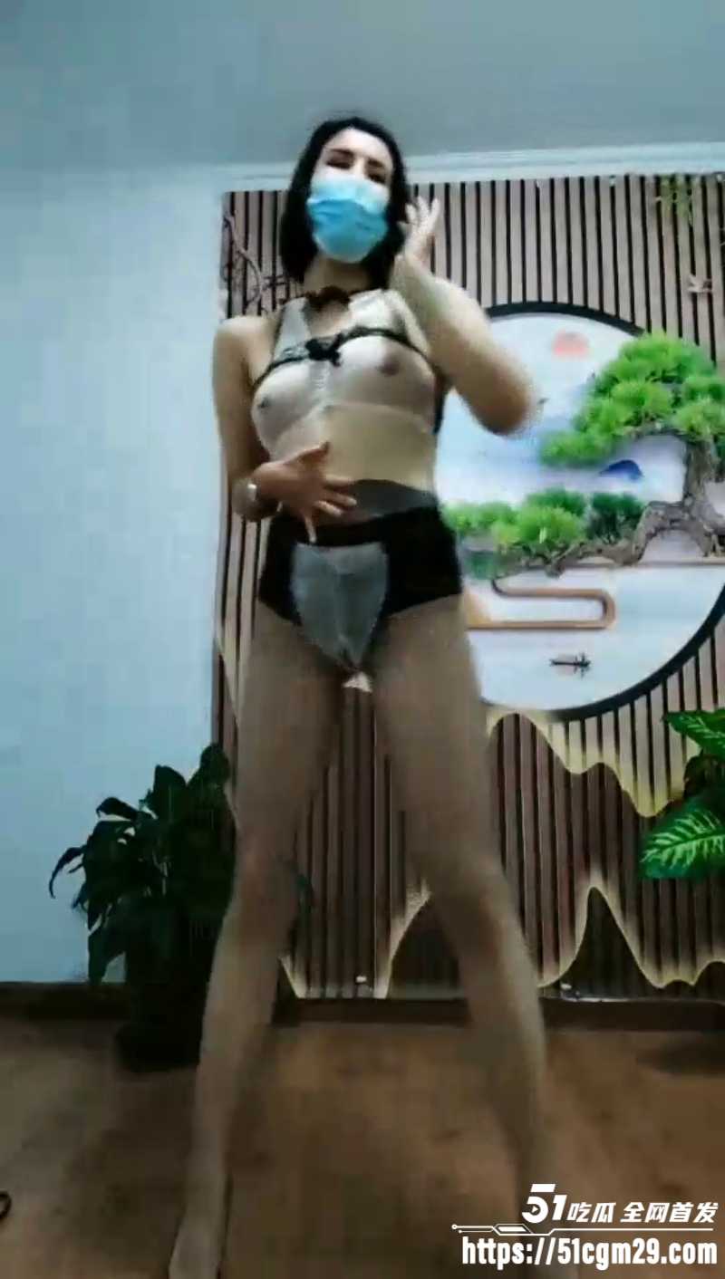 熟女淫妇漏奶掰逼3