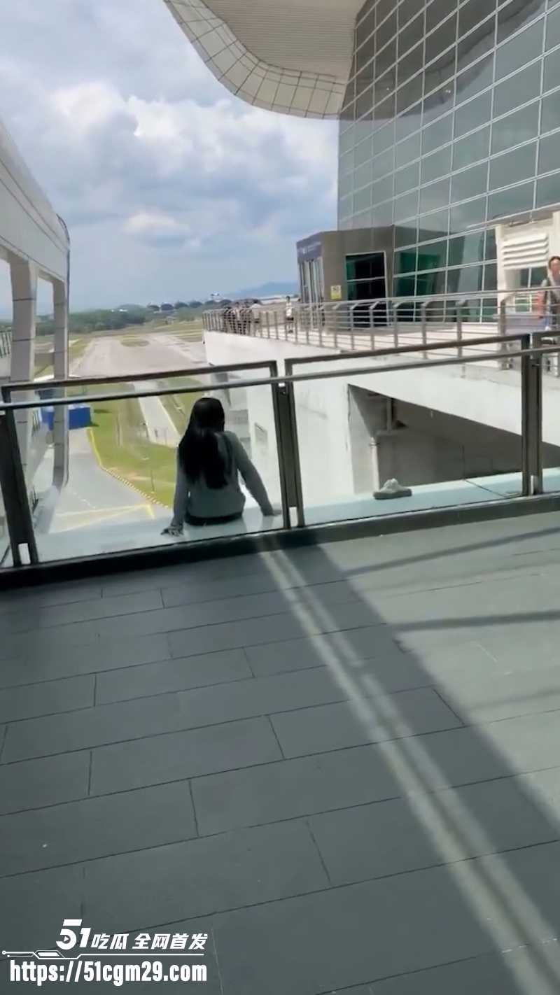 劳动节KLIA2惊魂 27岁中国女子在机场坠楼身亡 3