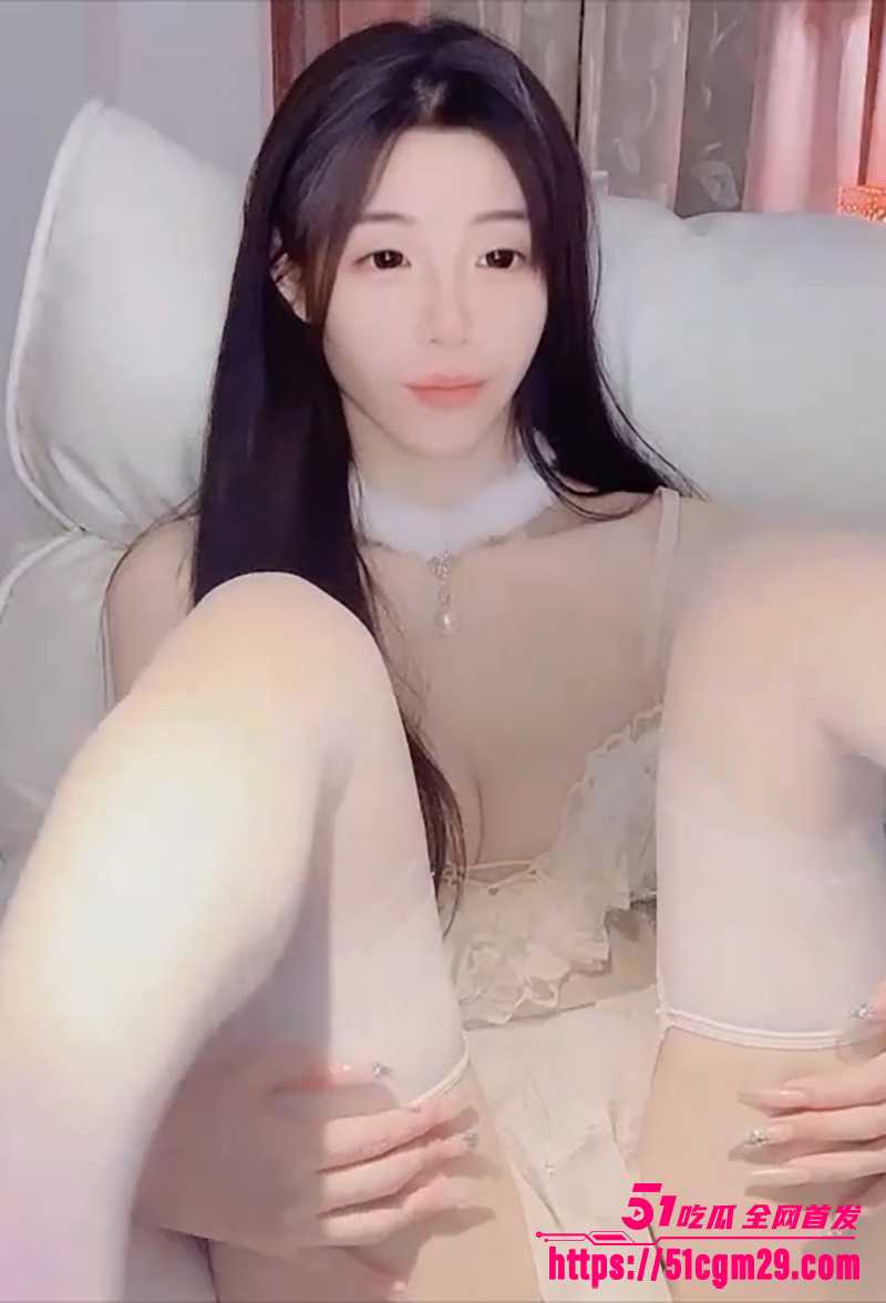 高颜值御姐Mimi666淫荡发骚大尺度福利视频流出4拷贝