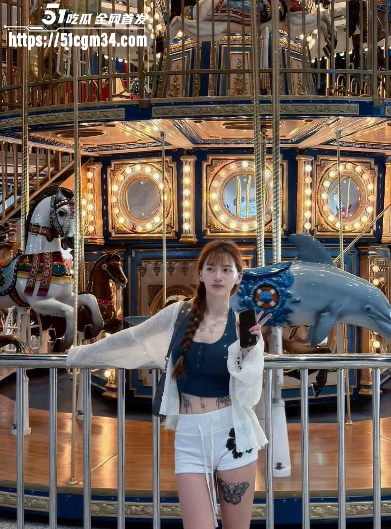 高颜值小网红 七七 与前男友做爱自拍泄密 女仆装露脸口交做爱超骚