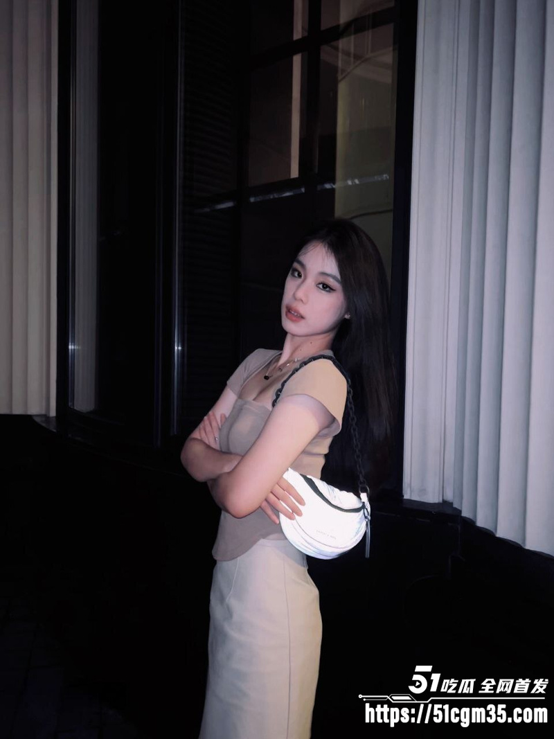 成都美女大学生约炮合集放送 拜金辣妹沦为金主泄欲玩物 对镜后入反差淫骚