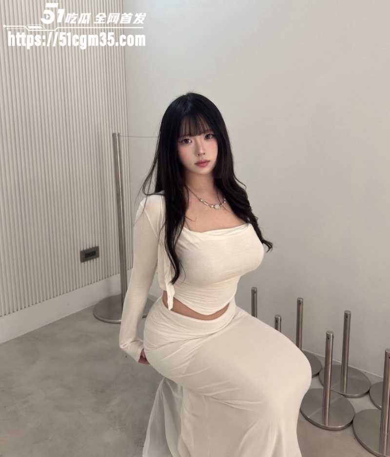 高颜值E奶网红ysmzuu被约出来爆操3