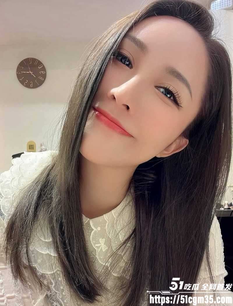 巨乳微胖小网红 bivi 酒店无套做爱 超高颜值口技一流 主动侍奉惨遭猛干